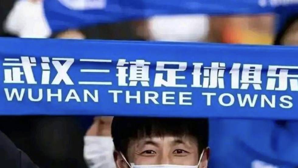 第72分钟，利物浦反击机会前场以多打少，萨拉赫拿球带到弧顶再分到右路阿诺德禁区抽射打在横梁上弹出，阿森纳逃过一劫。